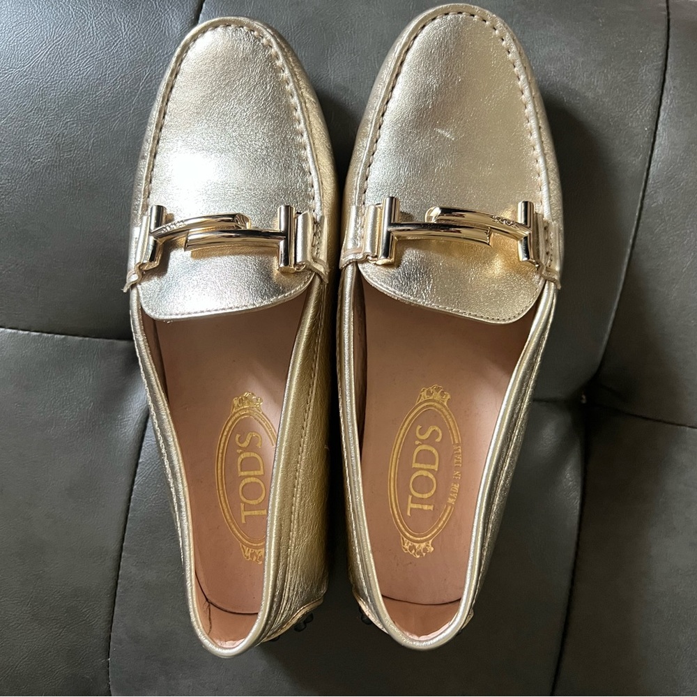 Tod’s women gold loafer